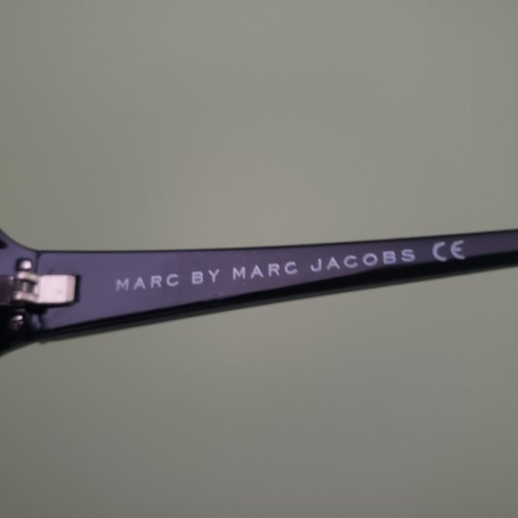 Marc Jacobs Authentic Black Sunglasses - Picture 4 of 6